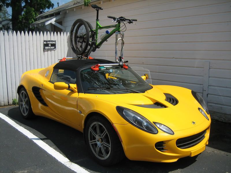 http://i287.photobucket.com/albums/ll123/cheers_cervelo/Lotuswithroofrack.jpg