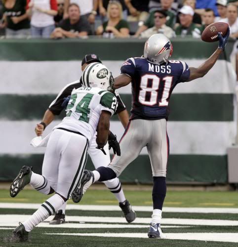 New-York-Jets-Darrelle-Revis-watches-New-England-Patriots-Randy-Moss-make-a-one-handed-34-yard-touchdown-catch-at-New-Meadowlands-Stadium-in.jpg