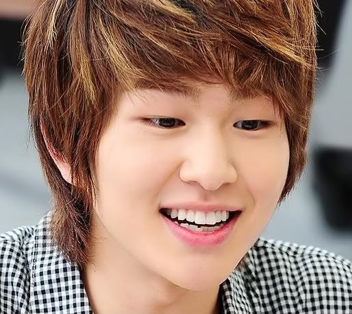 onew teeth