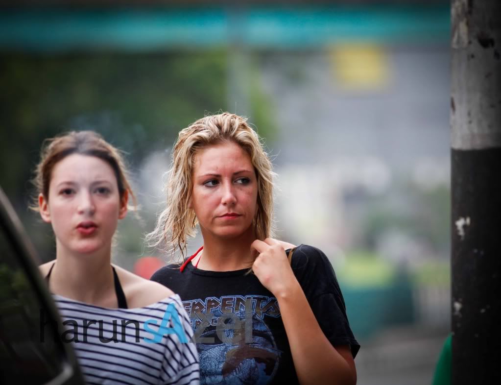 IMAGE: http://i287.photobucket.com/albums/ll139/Azel_Haruns/Blajar/Candi-2309.jpg