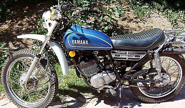 640px-1973-Yamaha-DT175-Blue-1_zps51b289