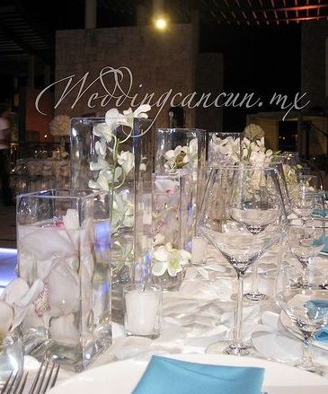 modern.%20elegant.%20white%20orchid.%20wedding%20decor%20by%20latinasia.jpg