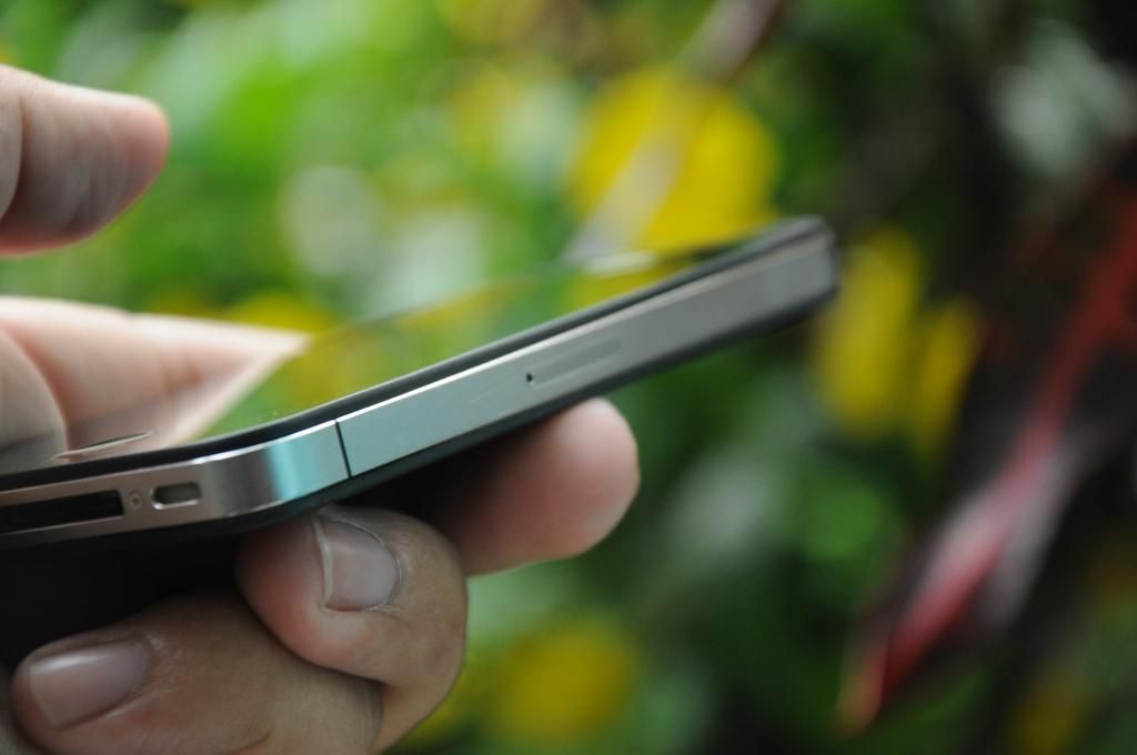 HCM IP4 đen Quốc tế 32GB giá rẻ - 1