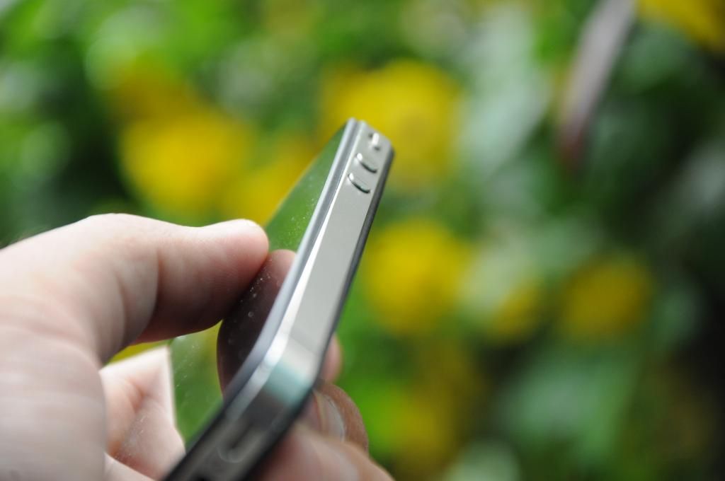 HCM IP4 đen Quốc tế 32GB giá rẻ - 3