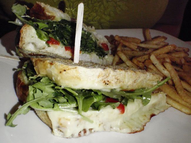 Lola Bistro