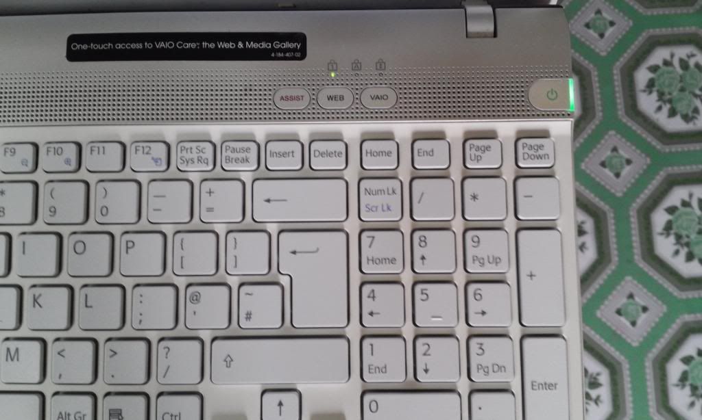 Cần bán Laptop Sony Vaio Core I3 Màu trắng, mới sách tay US về - 2