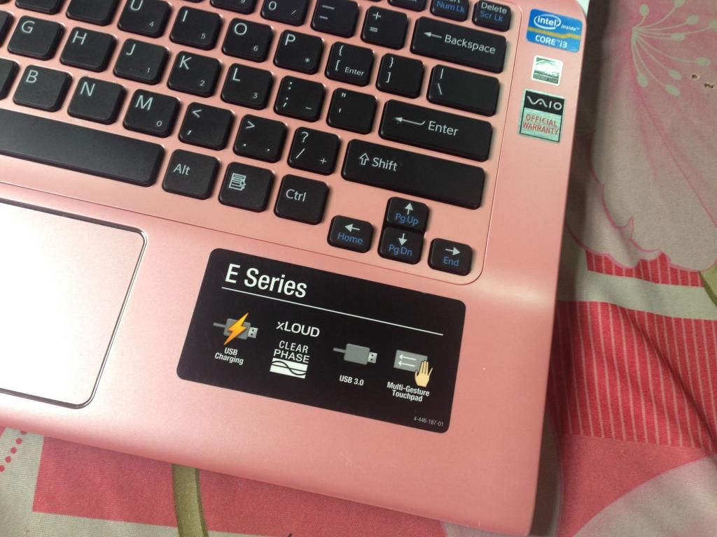 Cần bán Sony Vaio SVE màu hồng máy rất đẹp , như mới