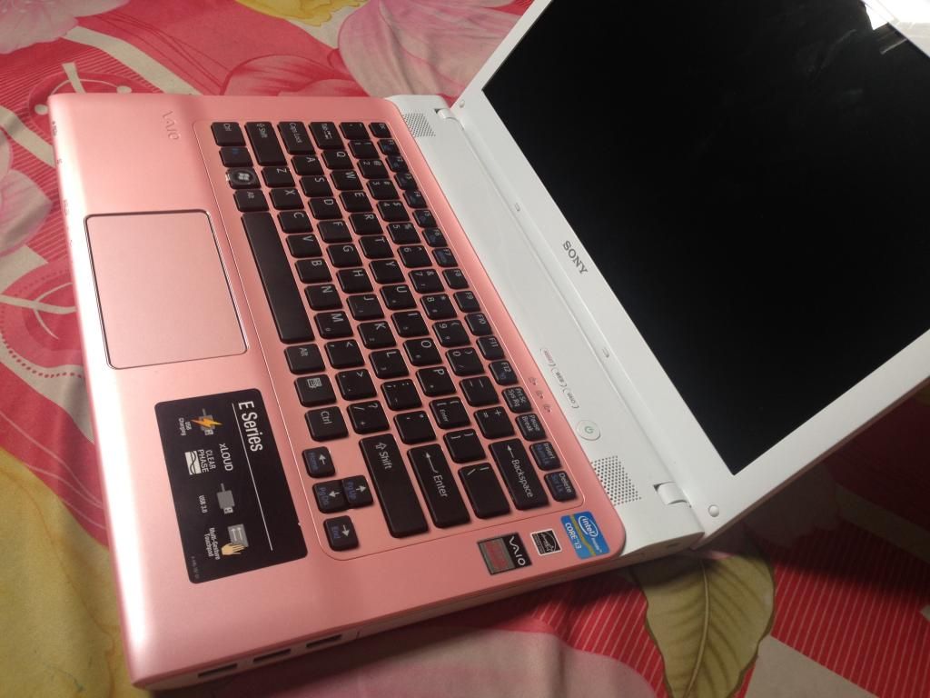 Cần bán Sony Vaio SVE màu hồng máy rất đẹp , như mới - 1