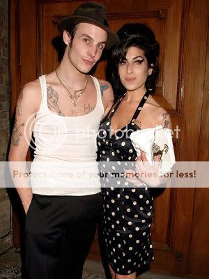 http://i287.photobucket.com/albums/ll133/lynx_1992/061907_winehouse_300X400.jpg