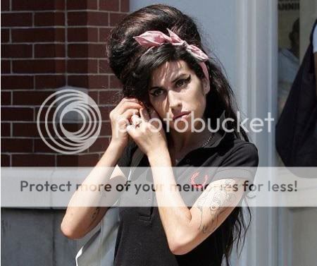 http://i287.photobucket.com/albums/ll133/lynx_1992/amy_winehouse_080807_02.jpg