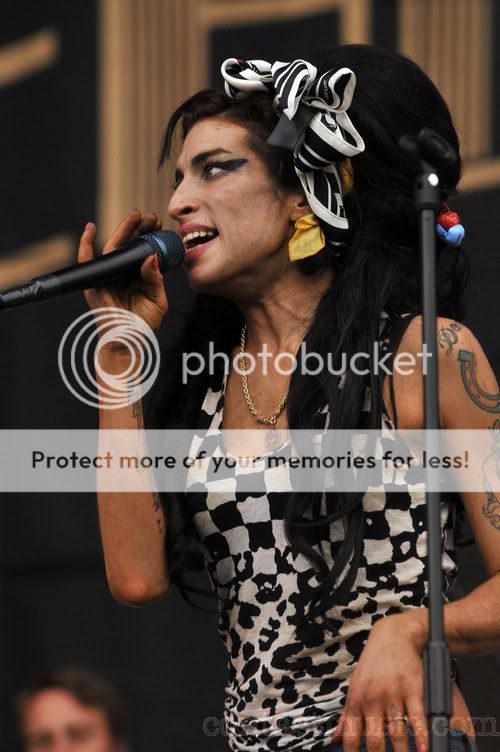 http://i287.photobucket.com/albums/ll133/lynx_1992/amy_winehouse_5175650.jpg