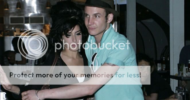 http://i287.photobucket.com/albums/ll133/lynx_1992/amy_winehouse_522603p.jpg