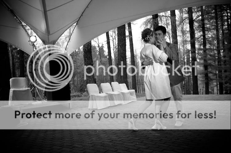 http://i287.photobucket.com/albums/ll136/andruhin/katia%20and%20pasha%20wedding/katia_pasha_37.jpg