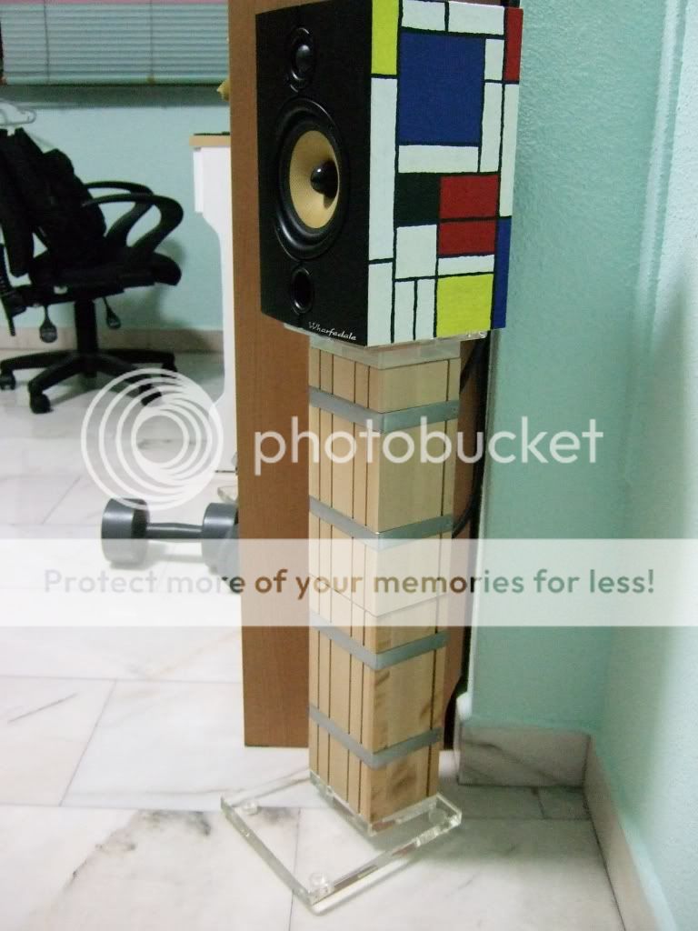 speakerstandcloseup2.jpg